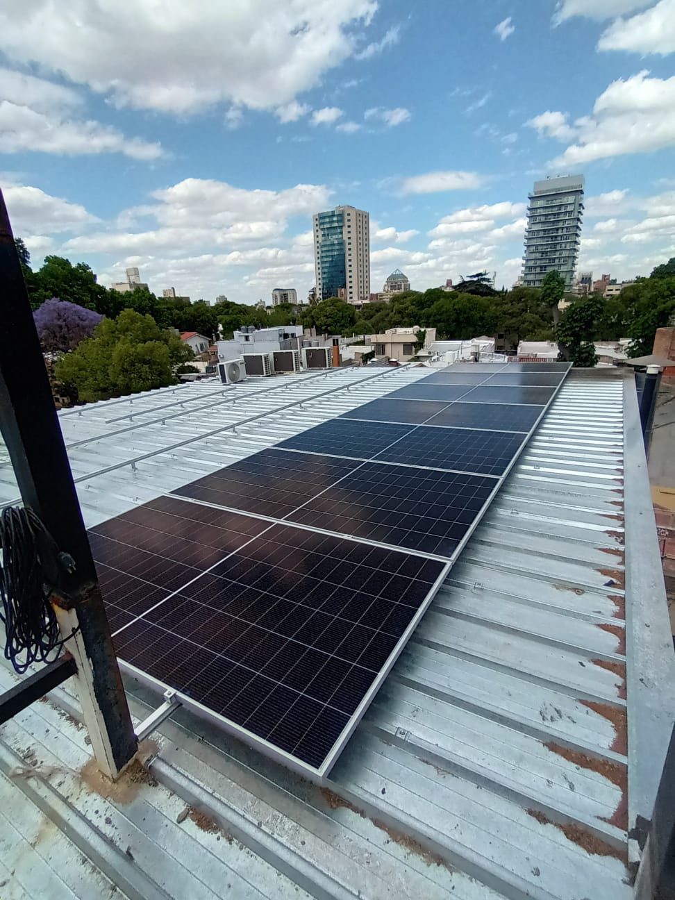 Sistema solar en techo urbano